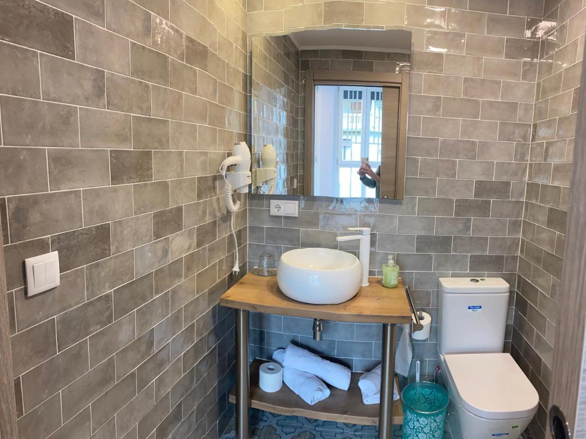 Twin Room Private Bathroom